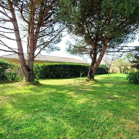 House With Garden Near The Beach Casa de Férias *